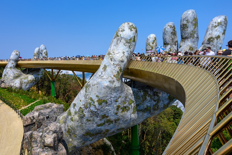 Golden_Bridge_Da-Nang_(48951166538)